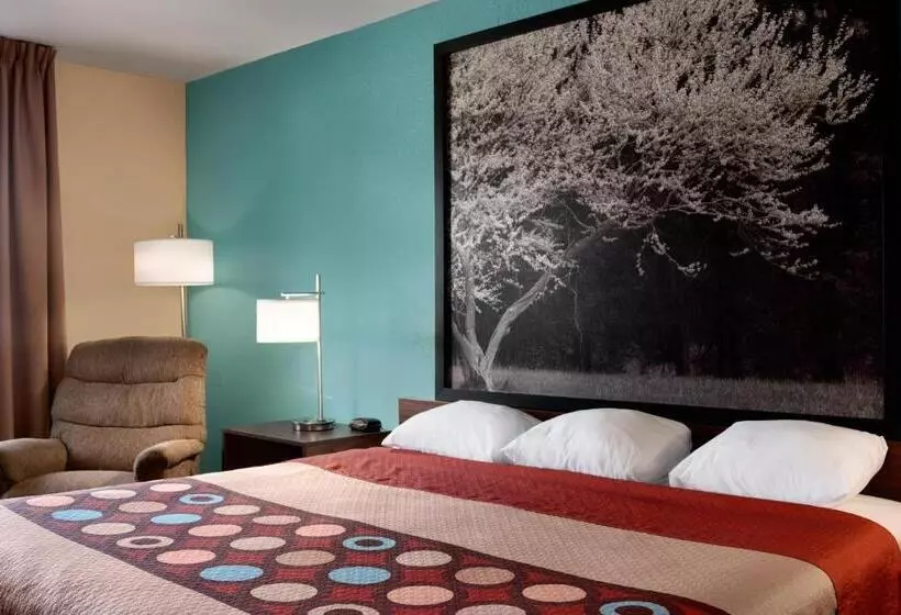 キングサイズベッドのデラックススイート, Rodeway Inn