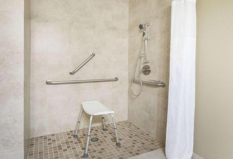 غرفة قياسية سرير كينج لذوى الإحتياجات الخاصة, Super 8 By Wyndham Montrose