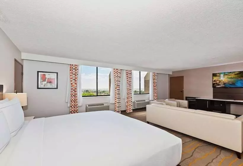 ジュニアスイート, Doubletree By Hilton Whittier Los Angeles