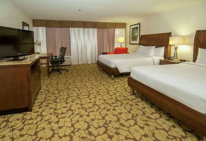 غرفه قياسيه سريرين مزدوجين, Hilton Woodcliff Lake