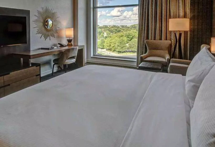 キングサイズベッドのスタンダードルーム, Hilton Woodcliff Lake