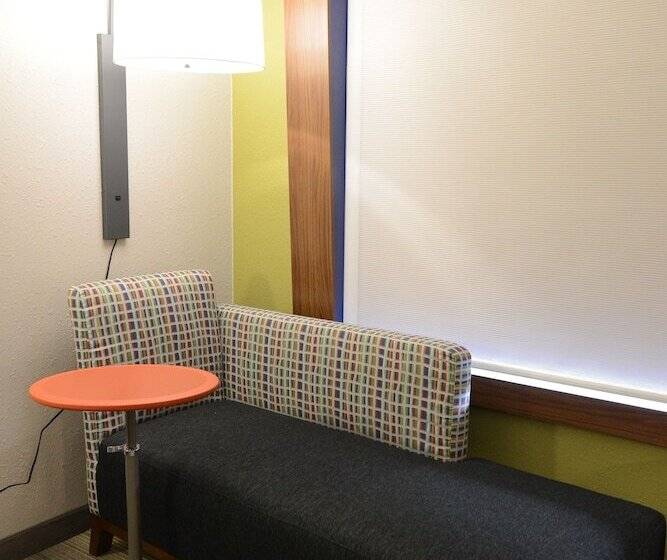 Номер Стандарт, Holiday Inn Express & Suites Chicago North Shore   Niles, An Ihg