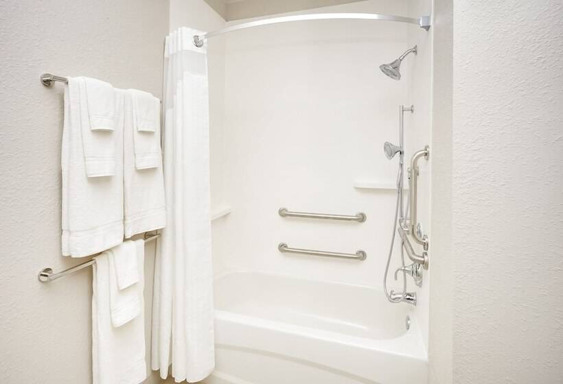 장애인을 위한 스위트, Holiday Inn Express & Suites Chicago North Shore   Niles, An Ihg