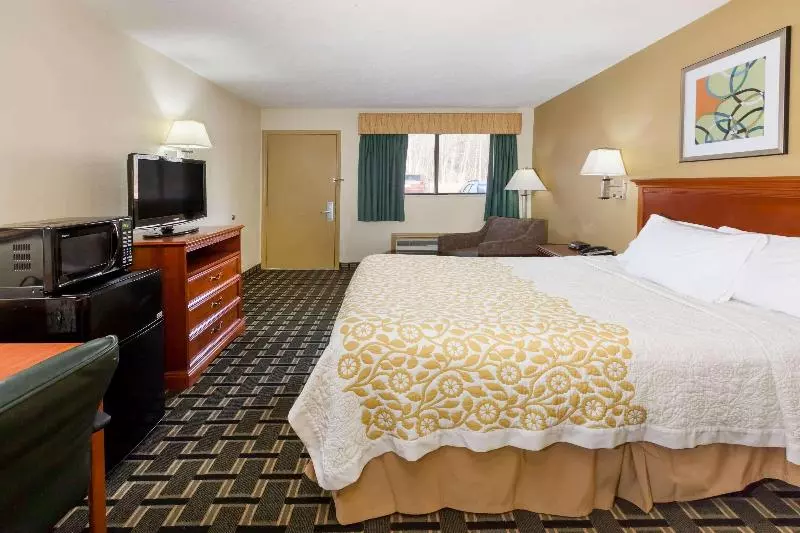 اتاق لوکس با تخت دو نفره بزرگ, Red Roof Inn Gallup