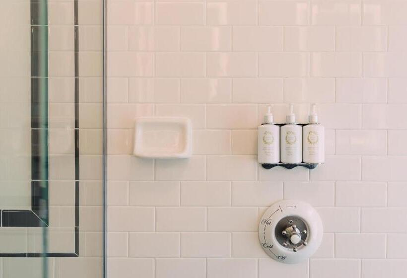 جناح إدارى, The Oxford