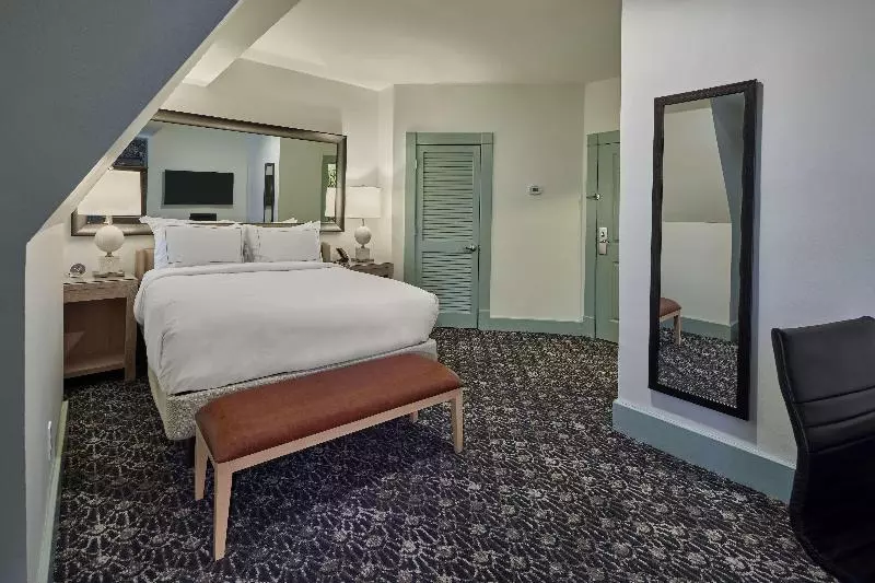キングサイズベッドのスイートルーム, The Partridge Inn Augusta Curio Collection By Hilton