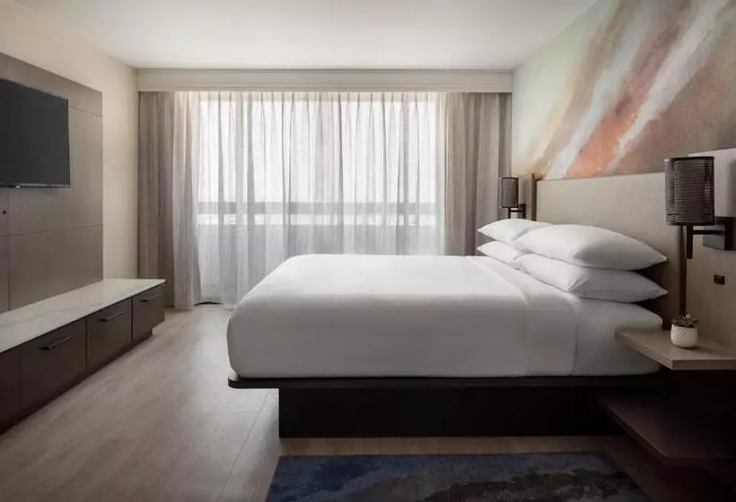 اتاق استاندارد با تخت بزرگ برای معلولان, Torrance Marriott Redondo Beach
