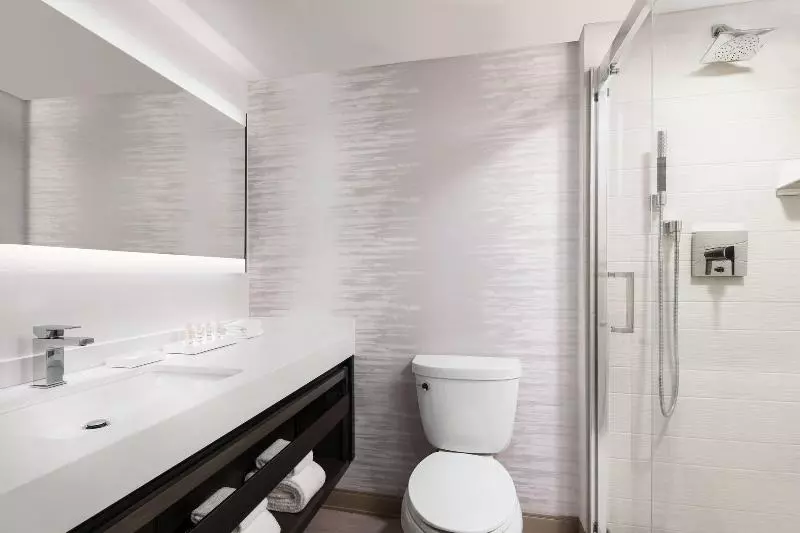 اتاق استاندارد با تخت بزرگ, Torrance Marriott Redondo Beach