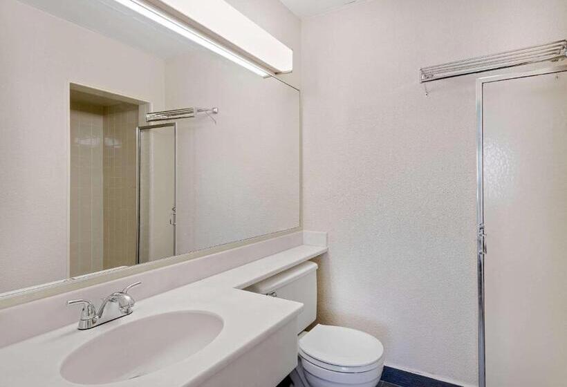 غرفة قياسية سرير كينج, Travelodge By Wyndham Chambersburg