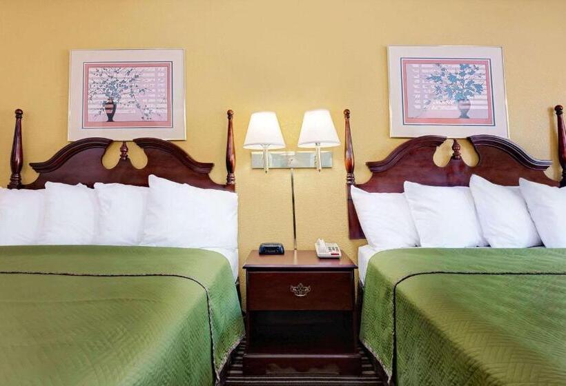 Номер Стандарт 2 Двуспальные Кровати, Travelodge By Wyndham Chambersburg