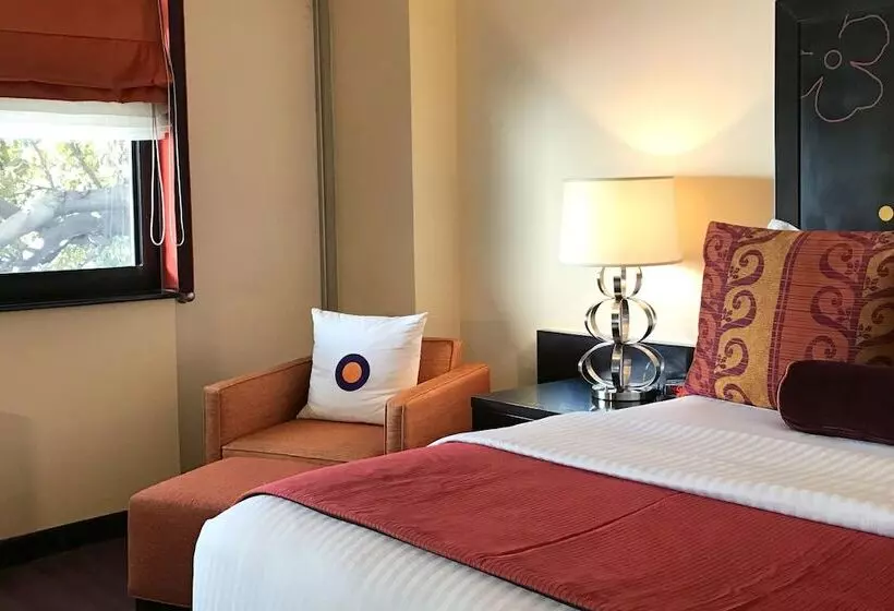 اتاق سوپریور با بالکن, Washington Plaza