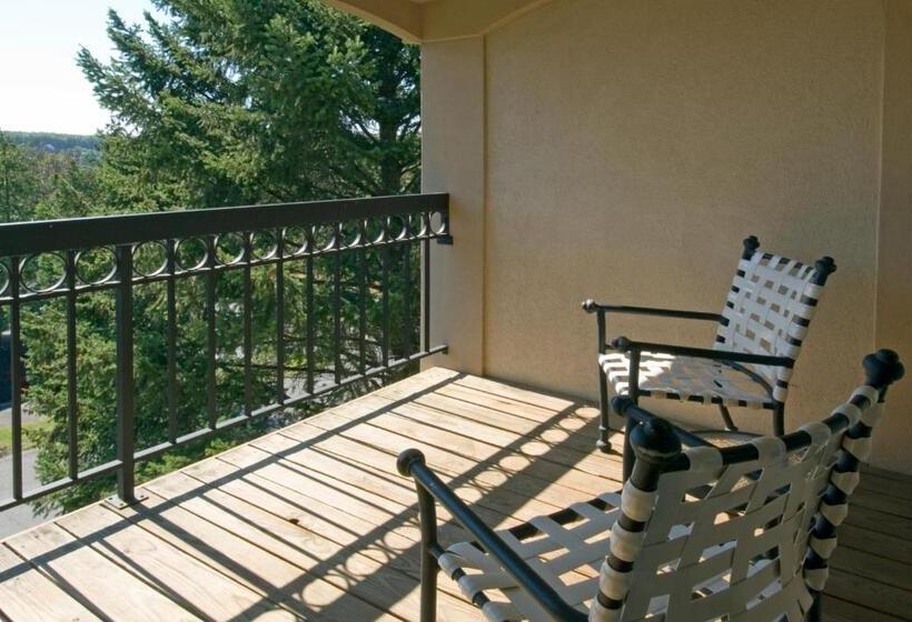 클럽 룸 킹침대, Toftrees Golf Resort