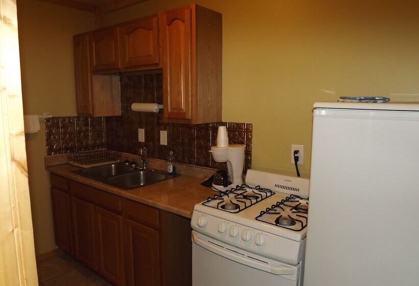 غرفة قياسية سرير ملكى, Z Bar Motel