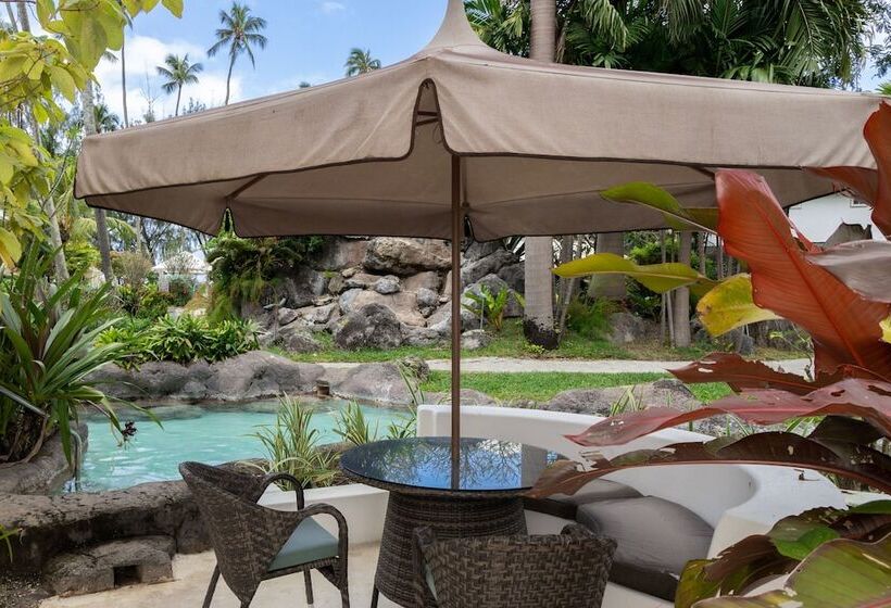اتاق لوکس با چشم‌انداز استخر, Colony Club By Elegant Hotels