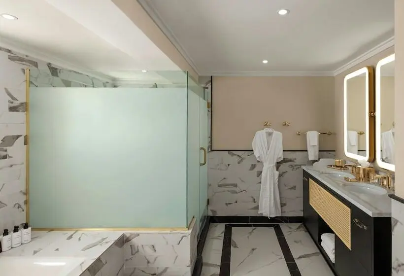 سوییت با چشم‌انداز دریا, Colony Club By Elegant Hotels