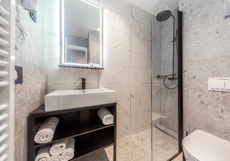 标准间, Ad Turres