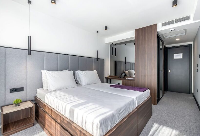 标准间带阳台, Ad Turres