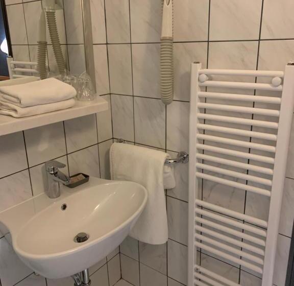 اتاق استاندارد سه نفره, Alp