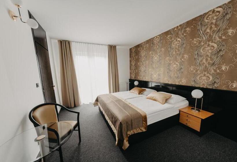 اتاق خانوادگی, Alp