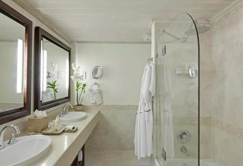 سوییت با چشمانداز دریا, Colony Club By Elegant Hotels