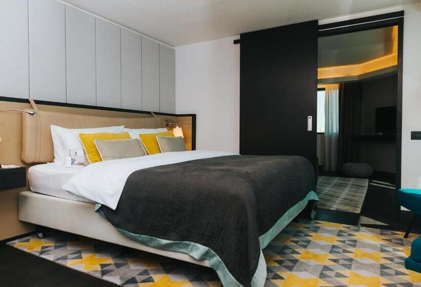 Suite con 2 camere da letto vista città, Crowne Plaza Belgrade, An Ihg