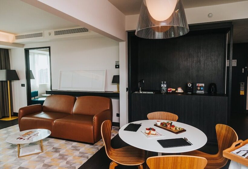 سوئیت 2 خوابه, Crowne Plaza Belgrade, An Ihg