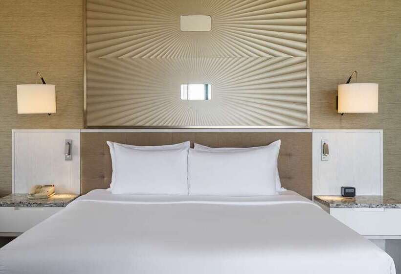 اتاق استاندارد با تخت بزرگ, Hilton Barbados Resort