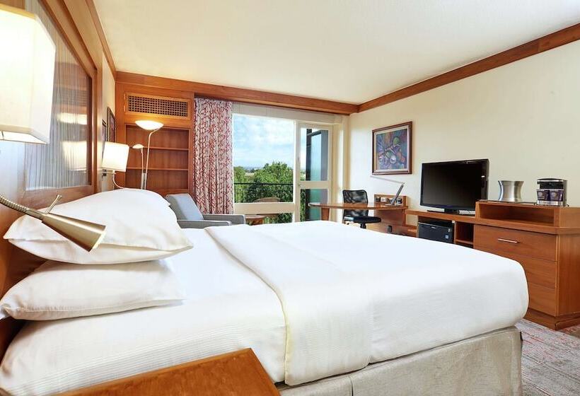 Номер Executive, Hilton Trinidad & Conference Centre