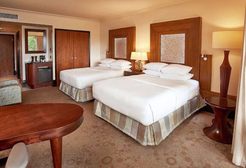 Номер Deluxe Вид на Бассейн, Hilton Trinidad & Conference Centre