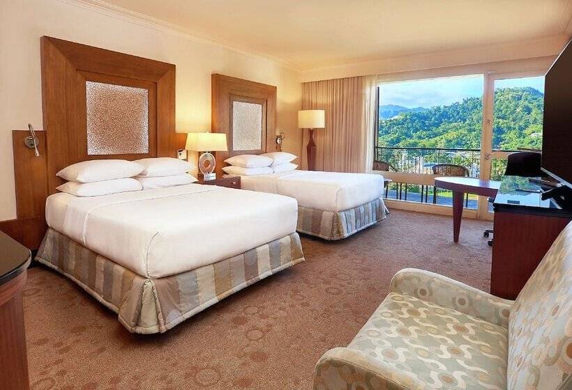 Номер Deluxe, Hilton Trinidad & Conference Centre