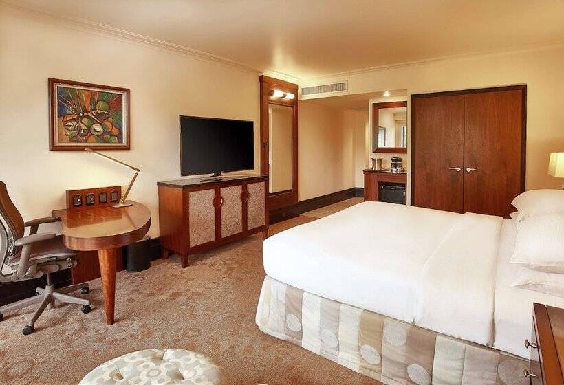 Номер Deluxe, Hilton Trinidad & Conference Centre