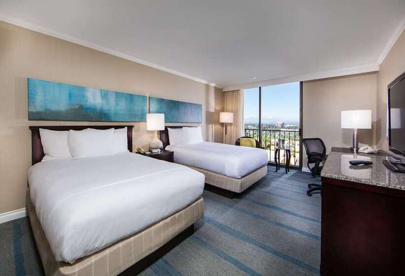 Номер Deluxe, Hilton Trinidad & Conference Centre