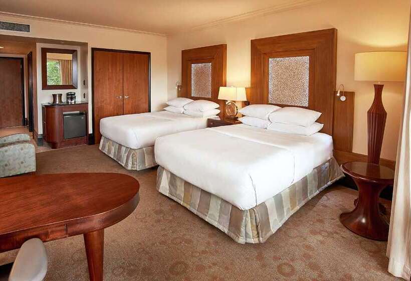 Номер Deluxe Вид на Бассейн, Hilton Trinidad & Conference Centre