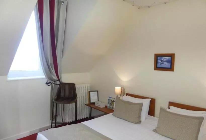 اتاق راحتی با چشم‌انداز دریا, Hôtel Aux Tamaris   Vue Mer
