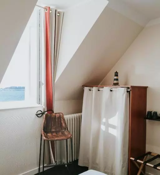 اتاق راحتی با چشم‌انداز دریا, Hôtel Aux Tamaris   Vue Mer