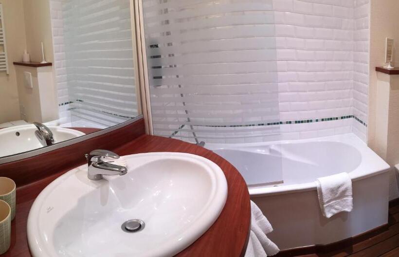 スタンダードシティビュールーム, Hôtel Aux Tamaris Vue Mer