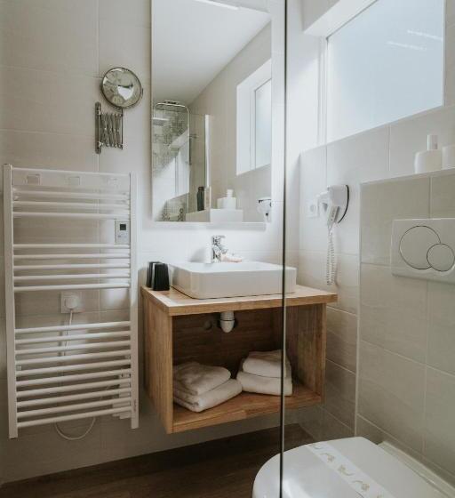 スタンダードシティビュールーム, Hôtel Aux Tamaris Vue Mer