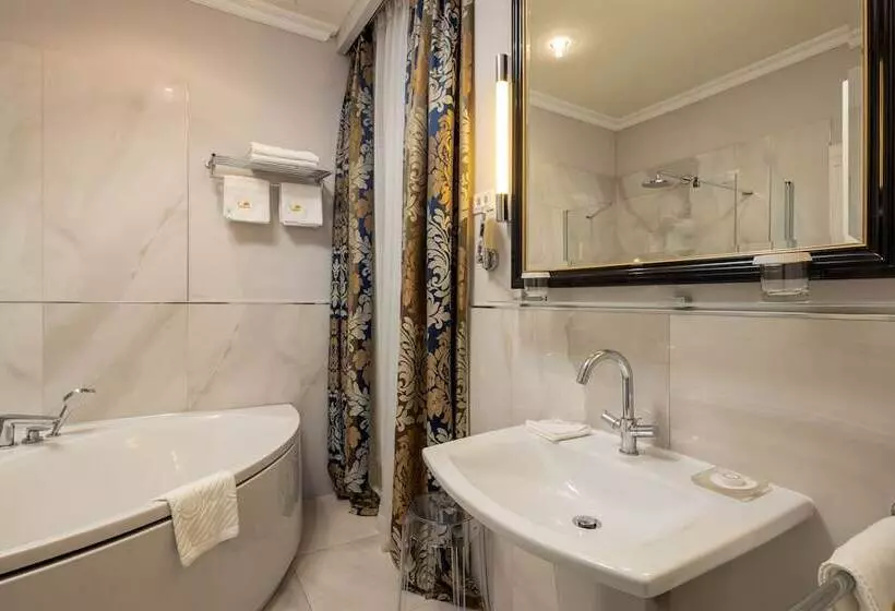 Suite Executivă, Park Split
