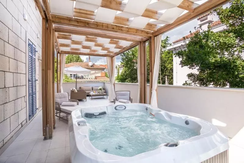 Suite Executivă, Park Split