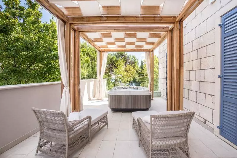 Suite Executivă, Park Split