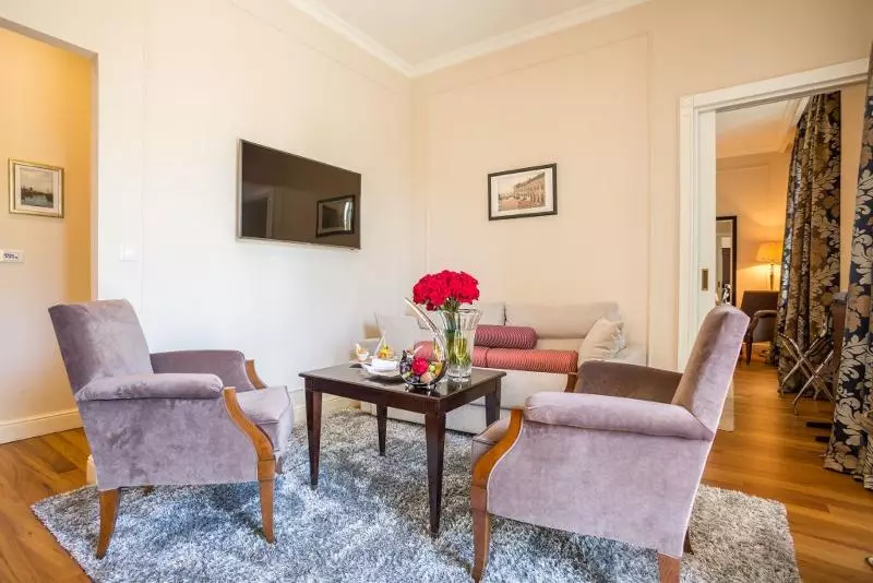 Suite Executivă, Park Split