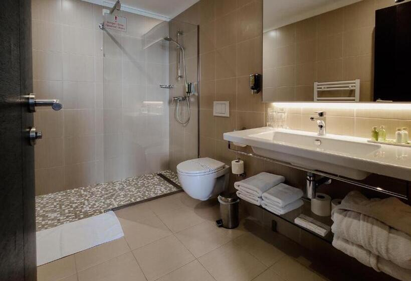 سوییت با چشمانداز دریا, Pine