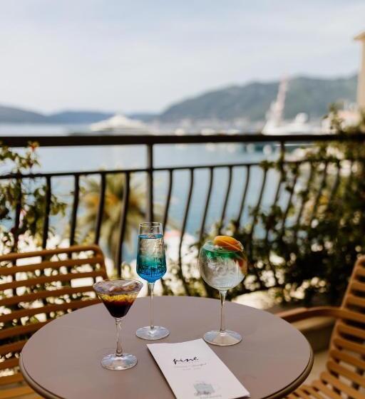 سوییت با چشمانداز دریا, Pine