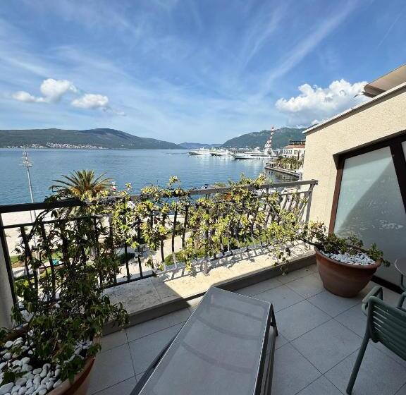 سوییت با چشمانداز دریا, Pine