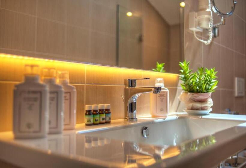 Suite with Terrace, Pine