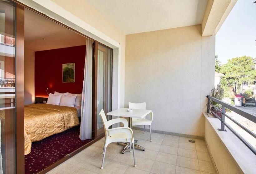 Suite with Terrace, Pine