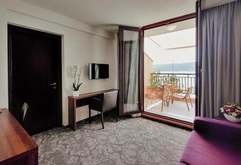 2 Bedrooms Suite Sea View, Pine