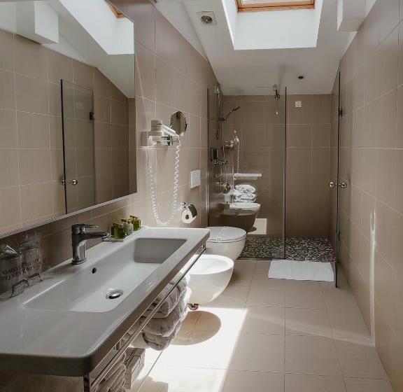 2 Bedrooms Suite Sea View, Pine