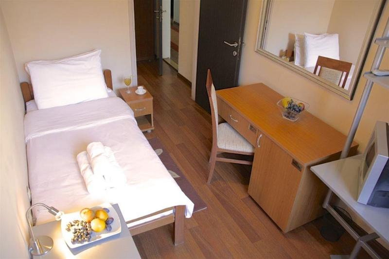 اتاق اکونومی یک تخته, Srbija Free Parking