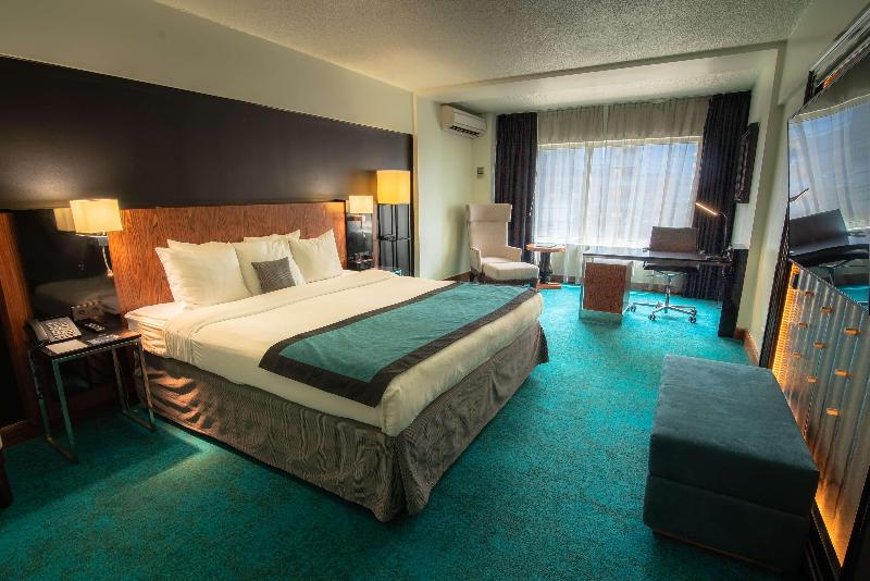 اتاق اجرایی با تخت بزرگ, Radisson Hotel Trinidad